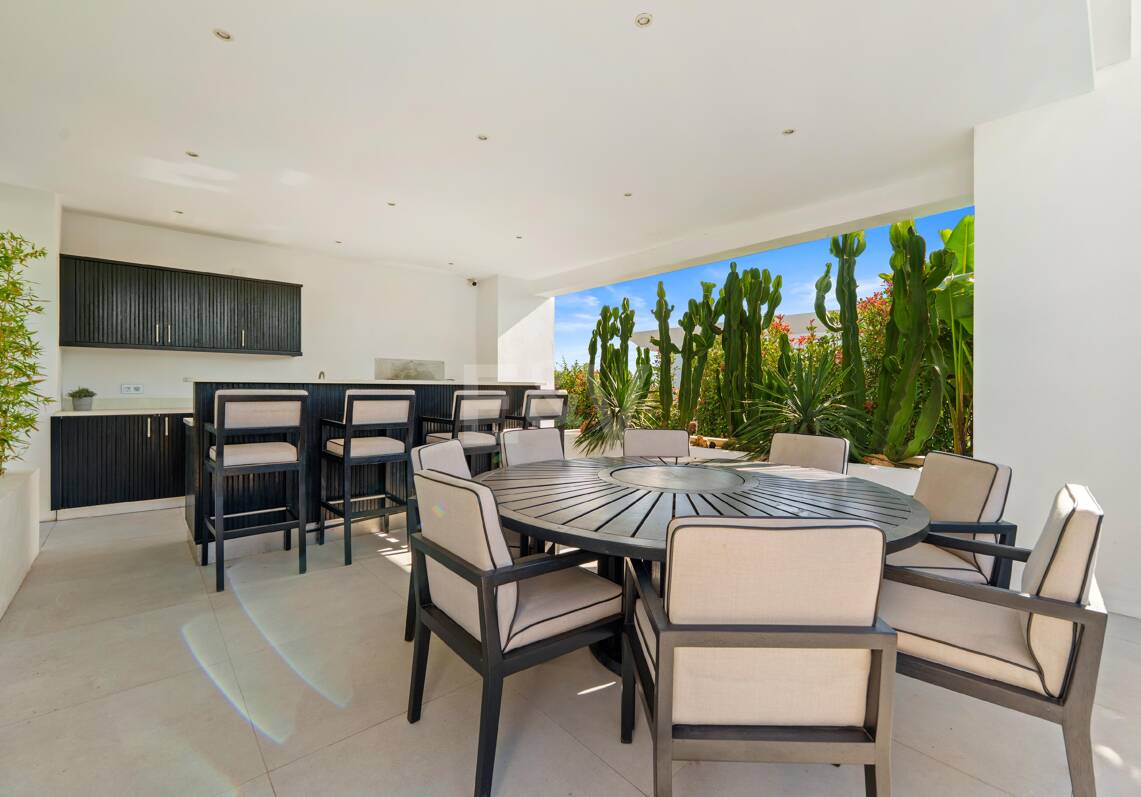 Zeitgemäße Luxusvilla mit Weitblick und exklusiven Annehmlichkeiten