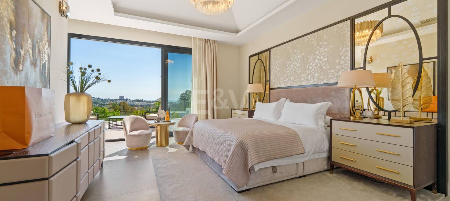 Contemporary Luxury Villa in La Quinta with Panoramic Views and Premium Amenities