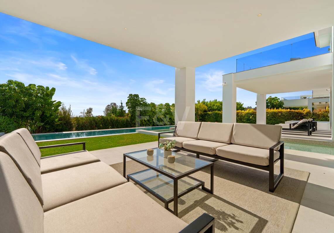 Zeitgemäße Luxusvilla mit Weitblick und exklusiven Annehmlichkeiten