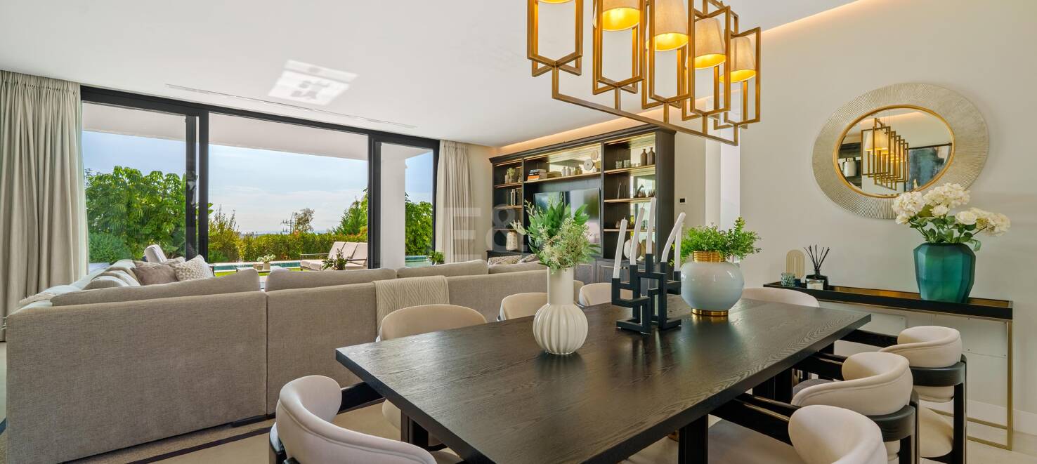 Contemporary Luxury Villa in La Quinta with Panoramic Views and Premium Amenities