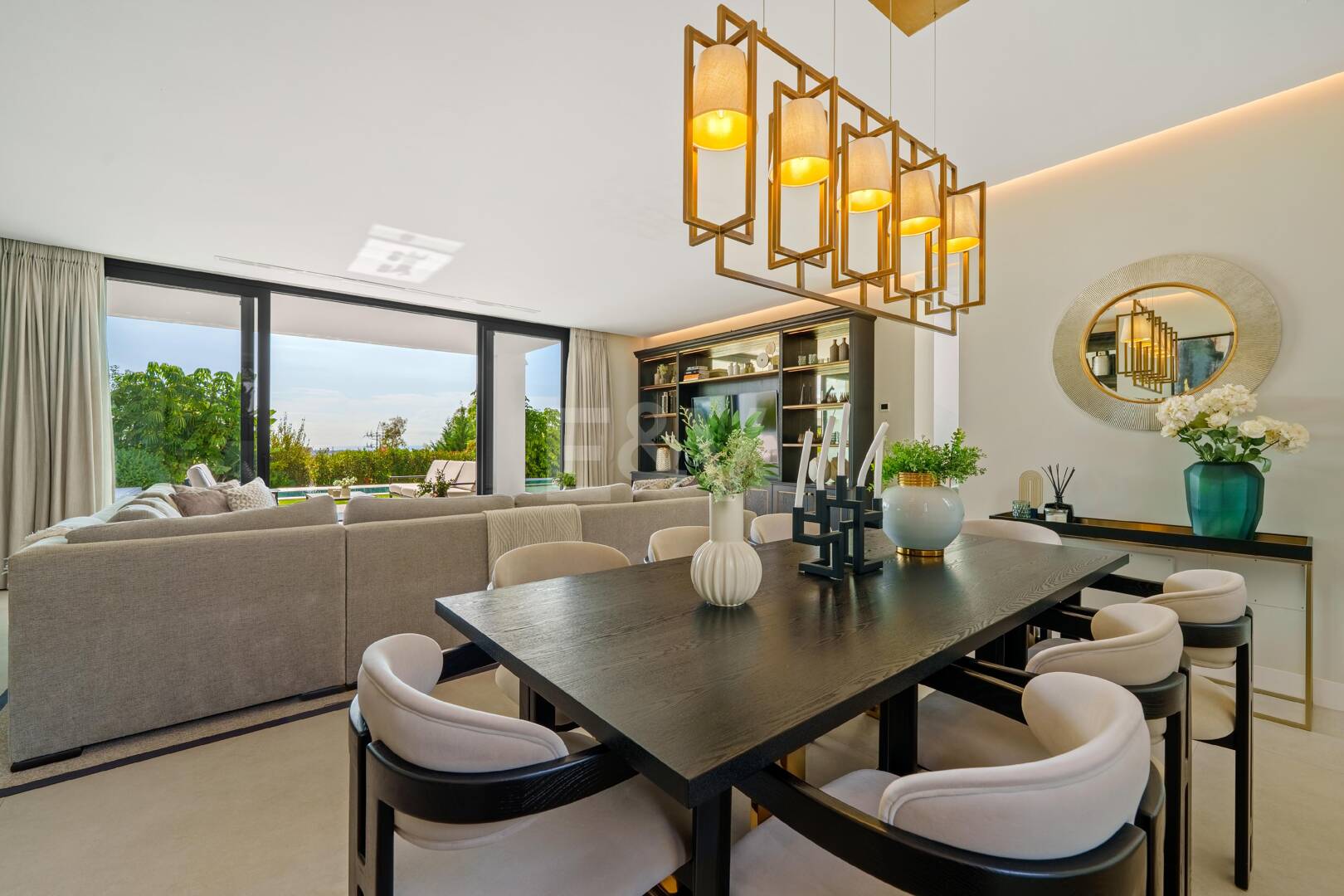 Villa Contemporánea de Lujo con Vistas Abiertas y Amenidades Exclusivas