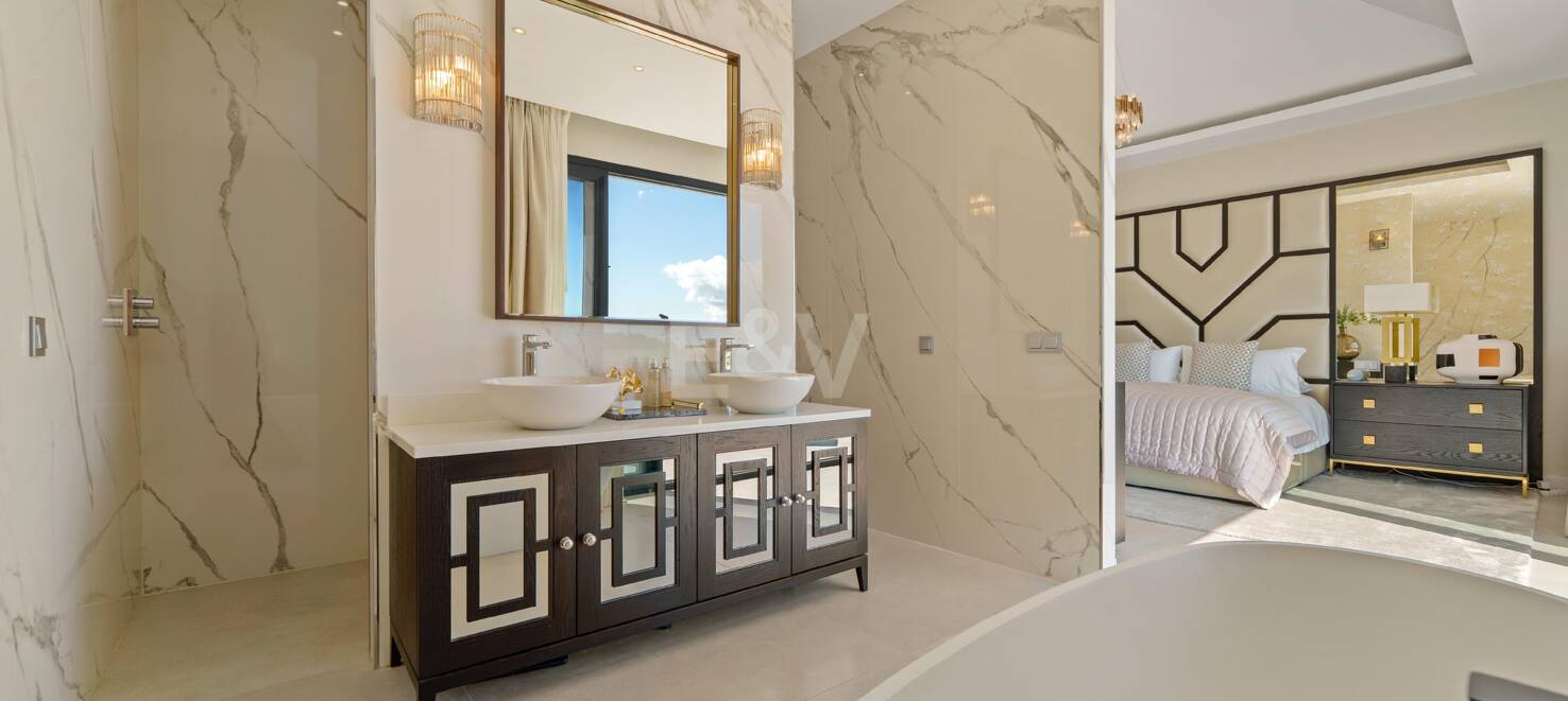 Contemporary Luxury Villa in La Quinta with Panoramic Views and Premium Amenities