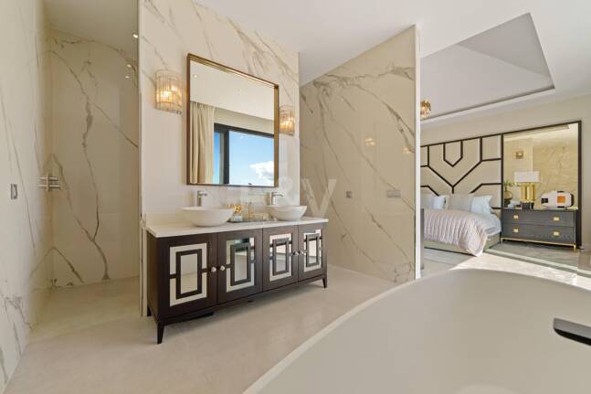 Villa Contemporánea de Lujo con Vistas Abiertas y Amenidades Exclusivas