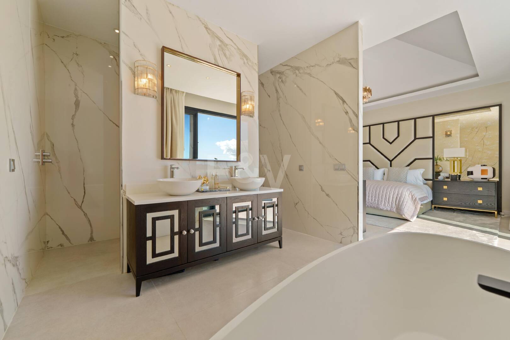 Villa Contemporánea de Lujo con Vistas Abiertas y Amenidades Exclusivas