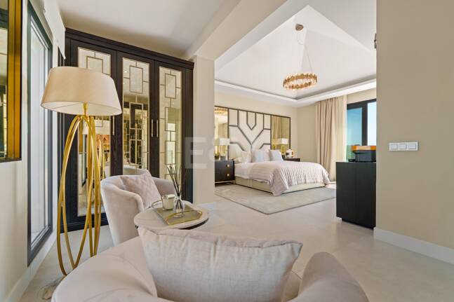 Villa Contemporánea de Lujo con Vistas Abiertas y Amenidades Exclusivas