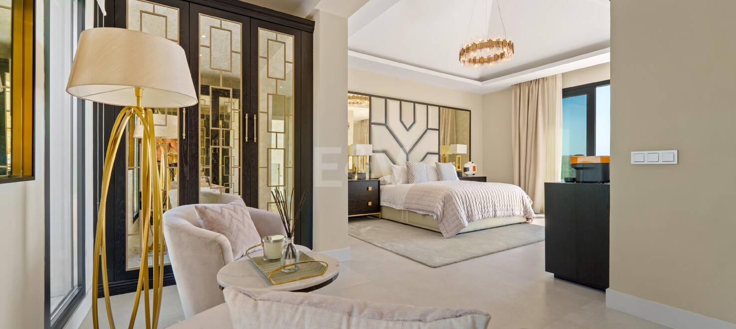 Contemporary Luxury Villa in La Quinta with Panoramic Views and Premium Amenities