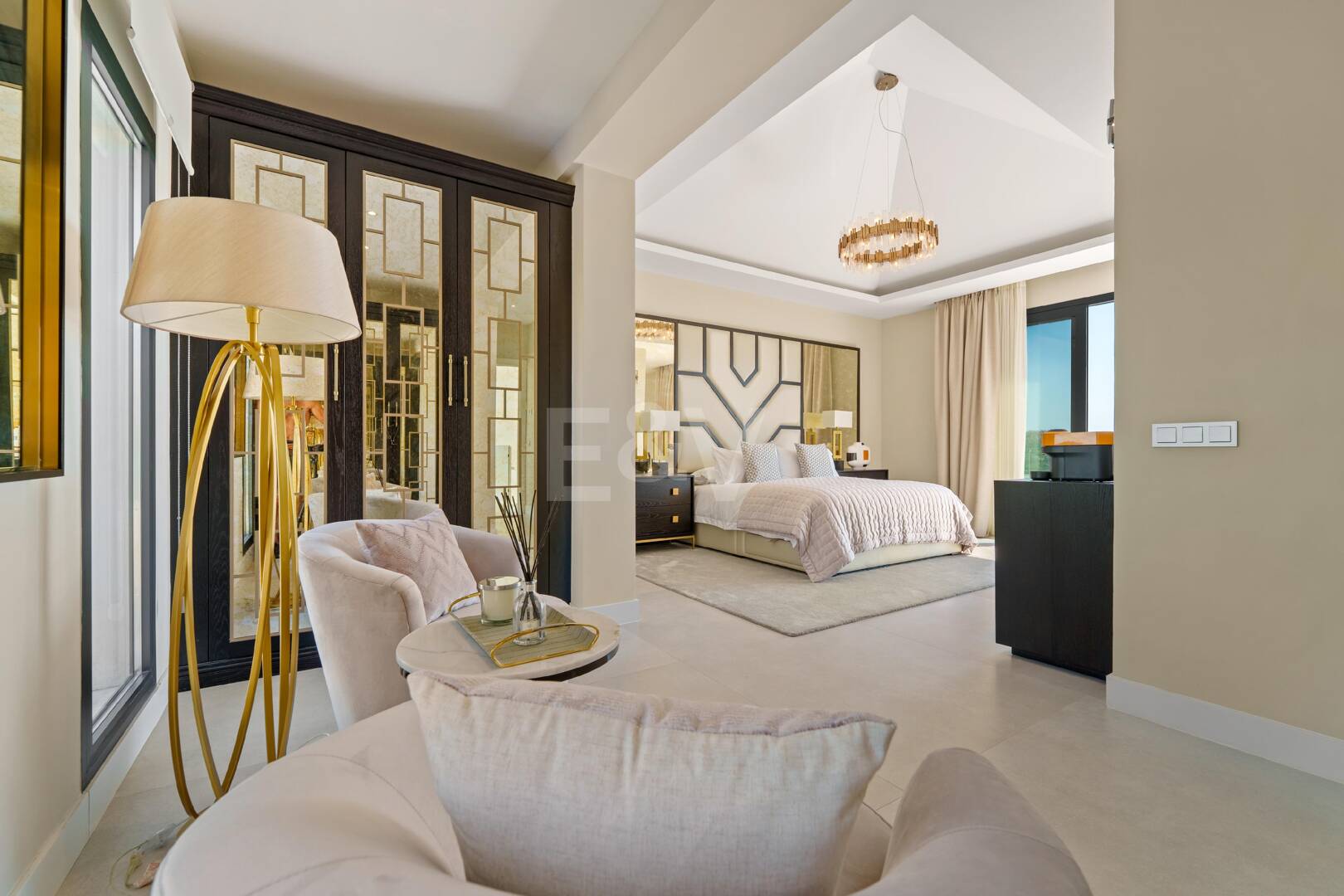 Villa Contemporánea de Lujo con Vistas Abiertas y Amenidades Exclusivas