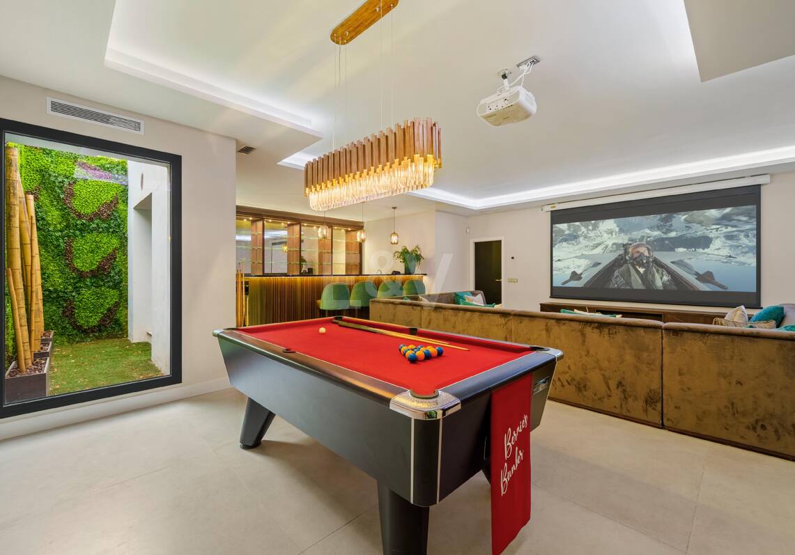 Zeitgemäße Luxusvilla mit Weitblick und exklusiven Annehmlichkeiten