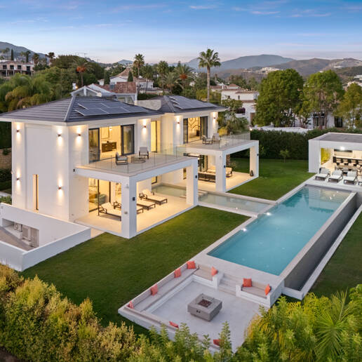 Contemporary Luxury Villa in La Quinta with Panoramic Views and Premium Amenities