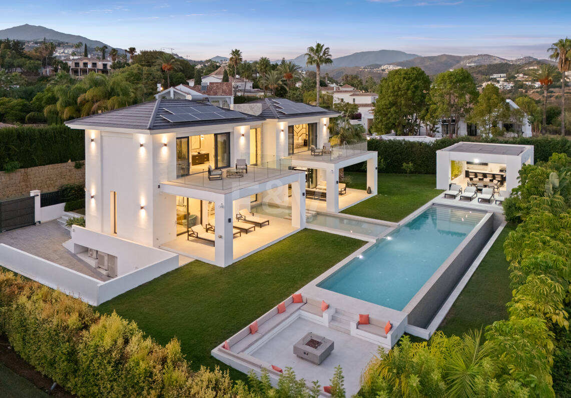 Zeitgemäße Luxusvilla mit Weitblick und exklusiven Annehmlichkeiten