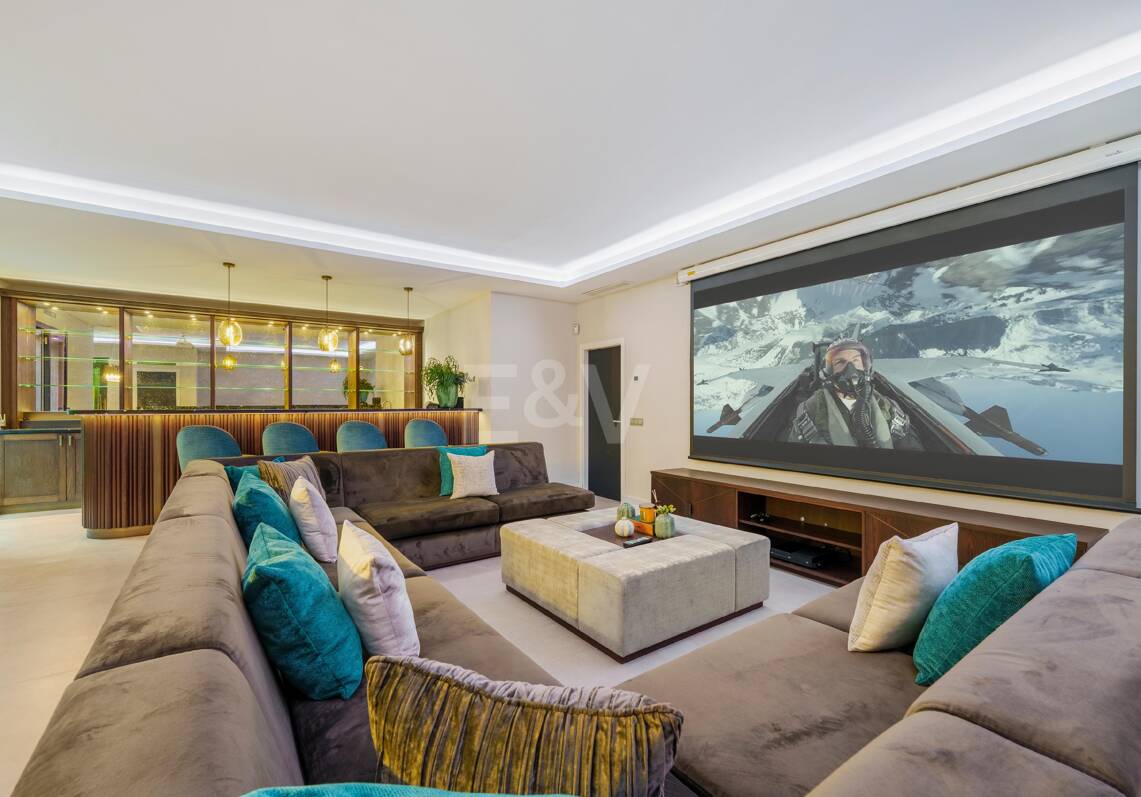 Zeitgemäße Luxusvilla mit Weitblick und exklusiven Annehmlichkeiten