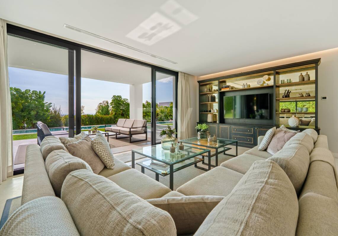 Zeitgemäße Luxusvilla mit Weitblick und exklusiven Annehmlichkeiten