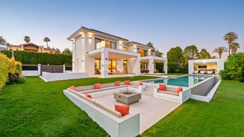 Zeitgemäße Luxusvilla in La Quinta mit Weitblick und exklusiven Annehmlichkeiten