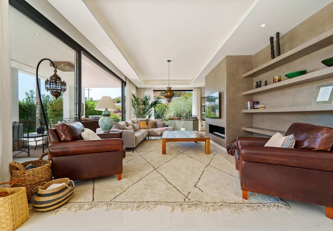 Villa contemporánea con impresionantes vistas en comunidad cerrada