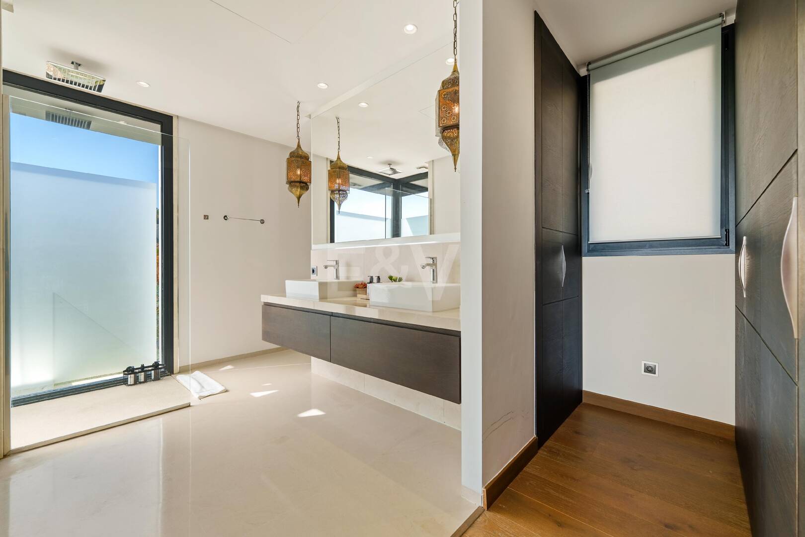 Villa contemporánea con impresionantes vistas en comunidad cerrada