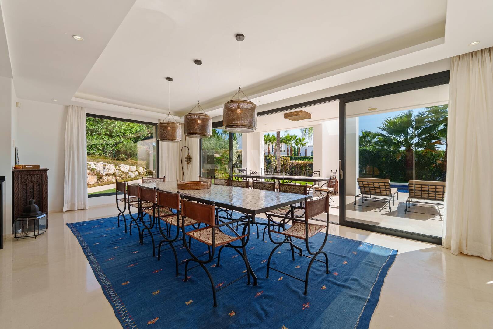 Villa contemporánea con impresionantes vistas en comunidad cerrada