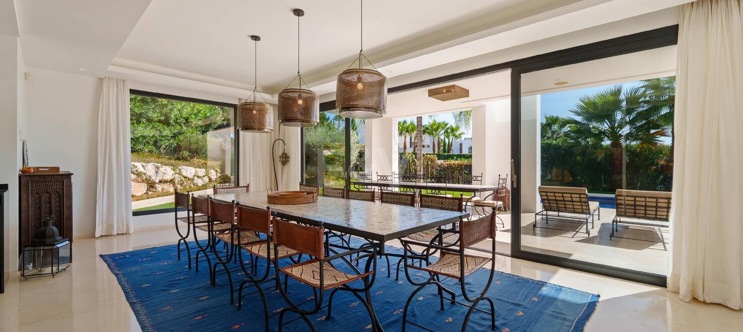 Moderne Villa mit atemberaubender Aussicht in geschlossener Wohnanlage