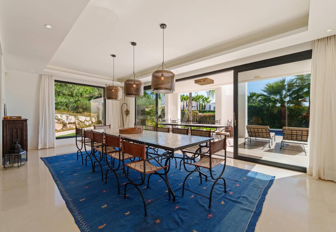 Villa contemporánea con impresionantes vistas en comunidad cerrada