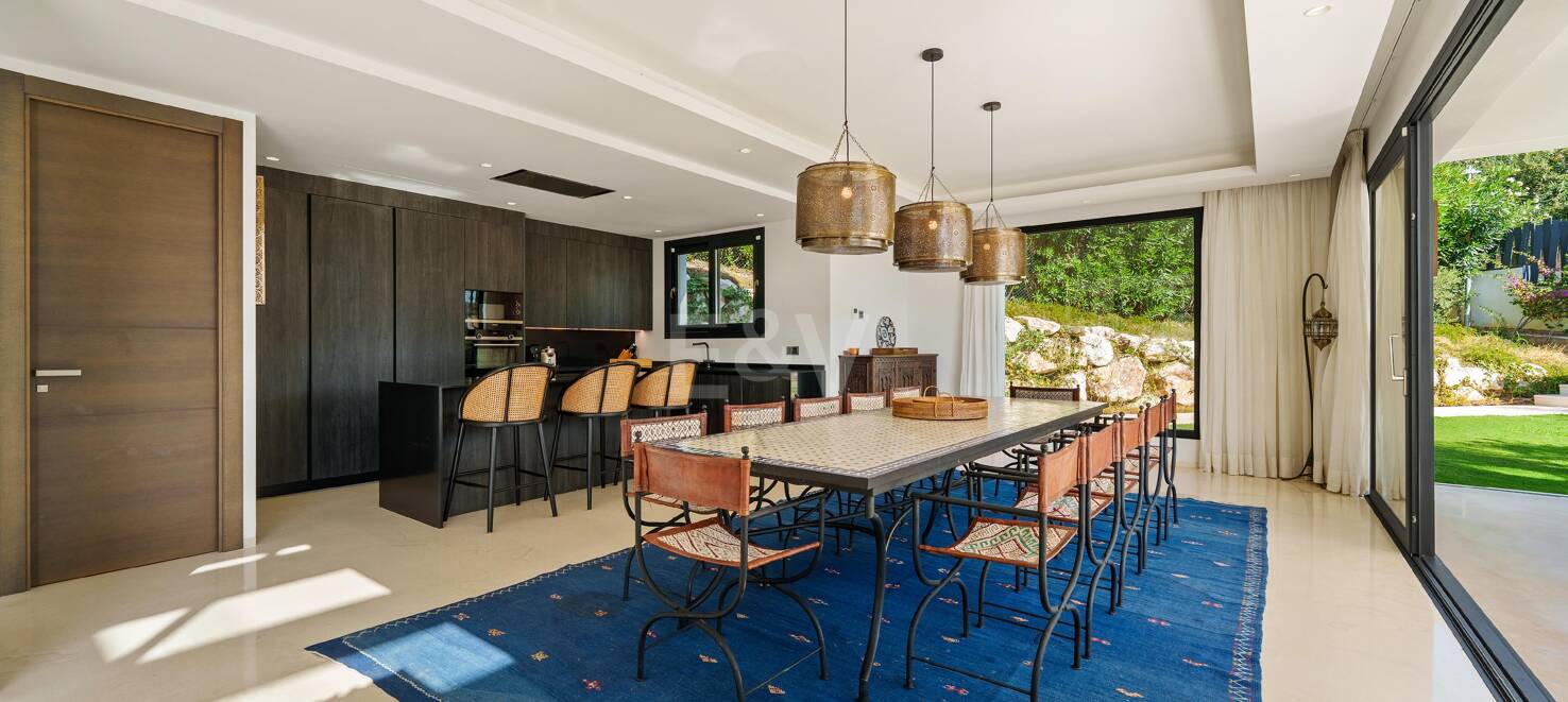 Moderne Villa mit atemberaubender Aussicht in geschlossener Wohnanlage