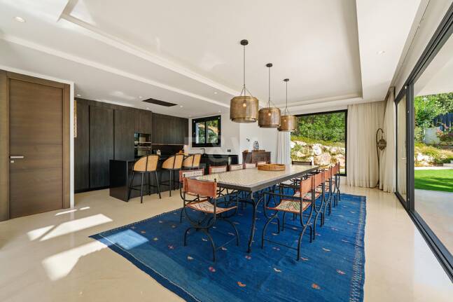 Villa contemporánea con impresionantes vistas en comunidad cerrada