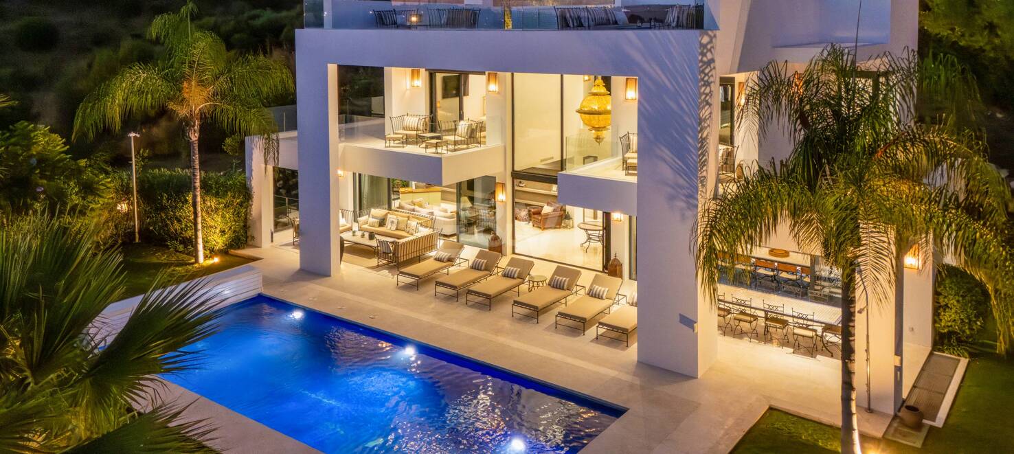 Moderne Villa mit atemberaubender Aussicht in geschlossener Wohnanlage