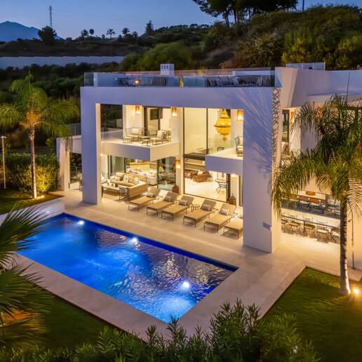 Moderne Villa mit atemberaubender Aussicht in geschlossener Wohnanlage