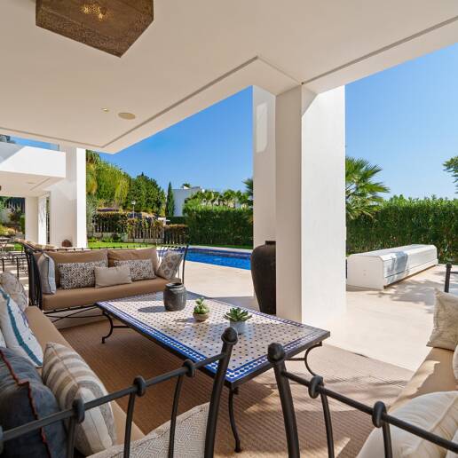 Moderne Villa mit atemberaubender Aussicht in geschlossener Wohnanlage