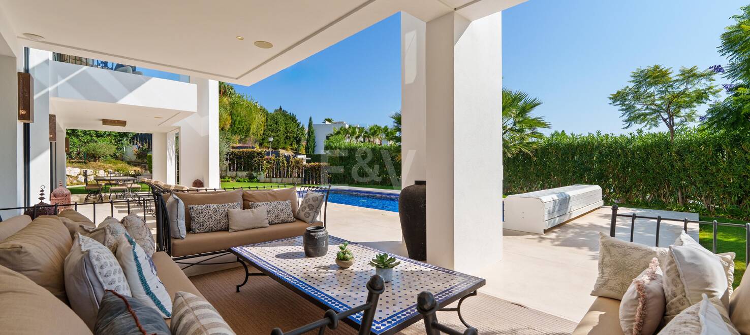 Moderne Villa mit atemberaubender Aussicht in geschlossener Wohnanlage