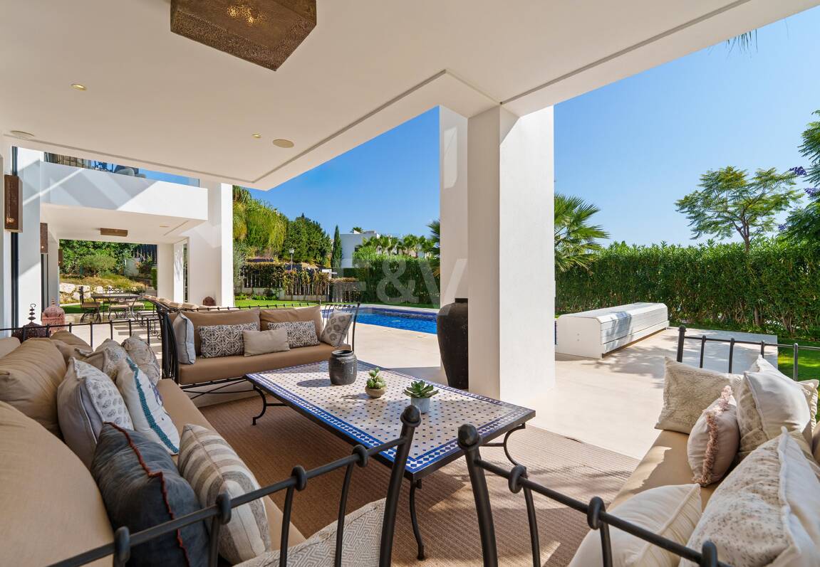 Villa contemporánea con impresionantes vistas en comunidad cerrada