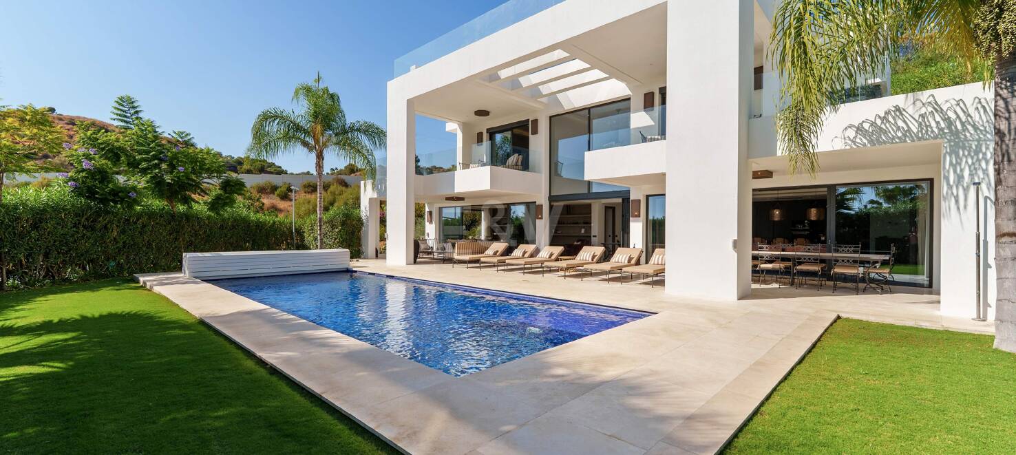 Moderne Villa mit atemberaubender Aussicht in geschlossener Wohnanlage