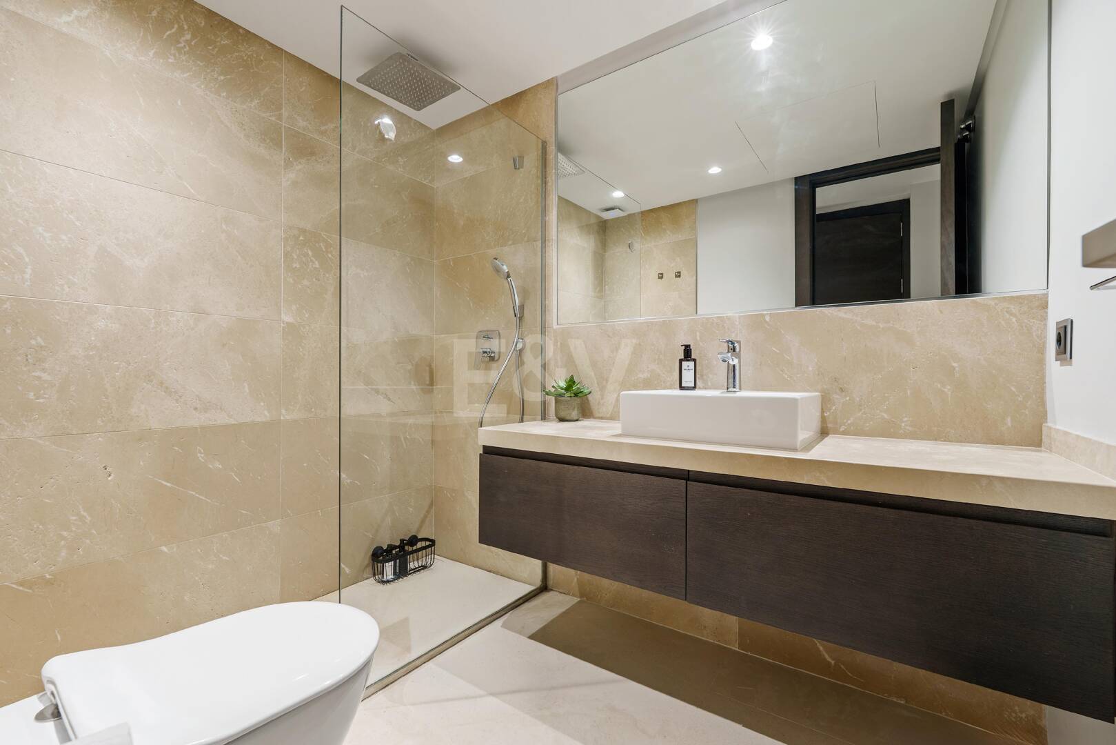 Villa contemporánea con impresionantes vistas en comunidad cerrada