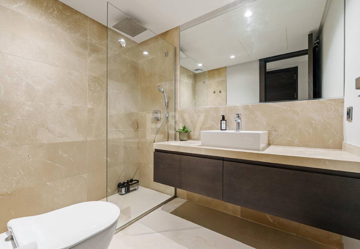 Villa contemporánea con impresionantes vistas en comunidad cerrada