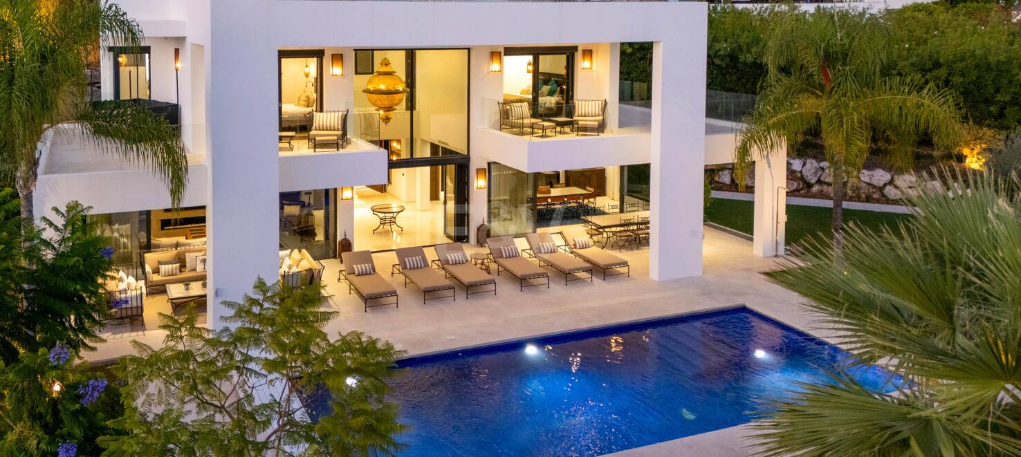 Moderne Villa mit atemberaubender Aussicht in geschlossener Wohnanlage