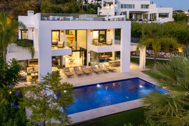 Villa contemporánea con impresionantes vistas en comunidad cerrada