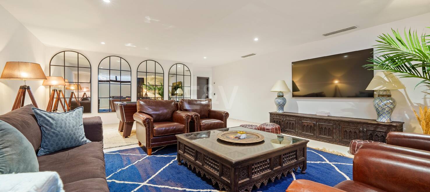 Moderne Villa mit atemberaubender Aussicht in geschlossener Wohnanlage