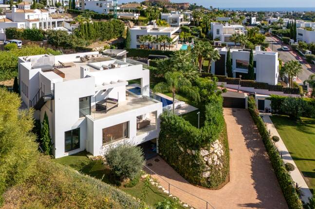 Villa contemporánea con impresionantes vistas en comunidad cerrada