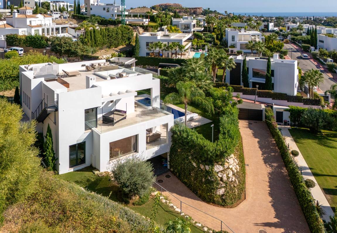 Villa contemporánea con impresionantes vistas en comunidad cerrada