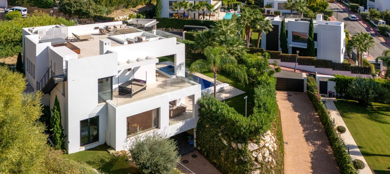 Moderne Villa mit atemberaubender Aussicht in geschlossener Wohnanlage