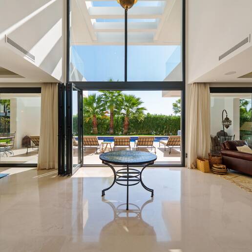 Moderne Villa mit atemberaubender Aussicht in geschlossener Wohnanlage