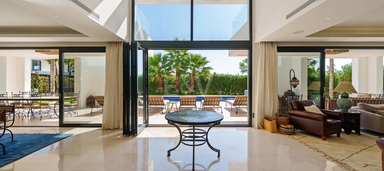 Moderne Villa mit atemberaubender Aussicht in geschlossener Wohnanlage