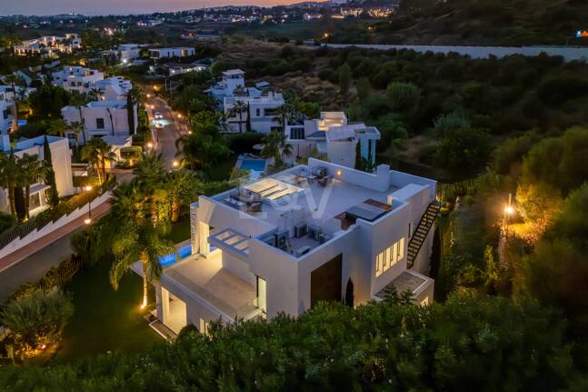 Villa contemporánea con impresionantes vistas en comunidad cerrada