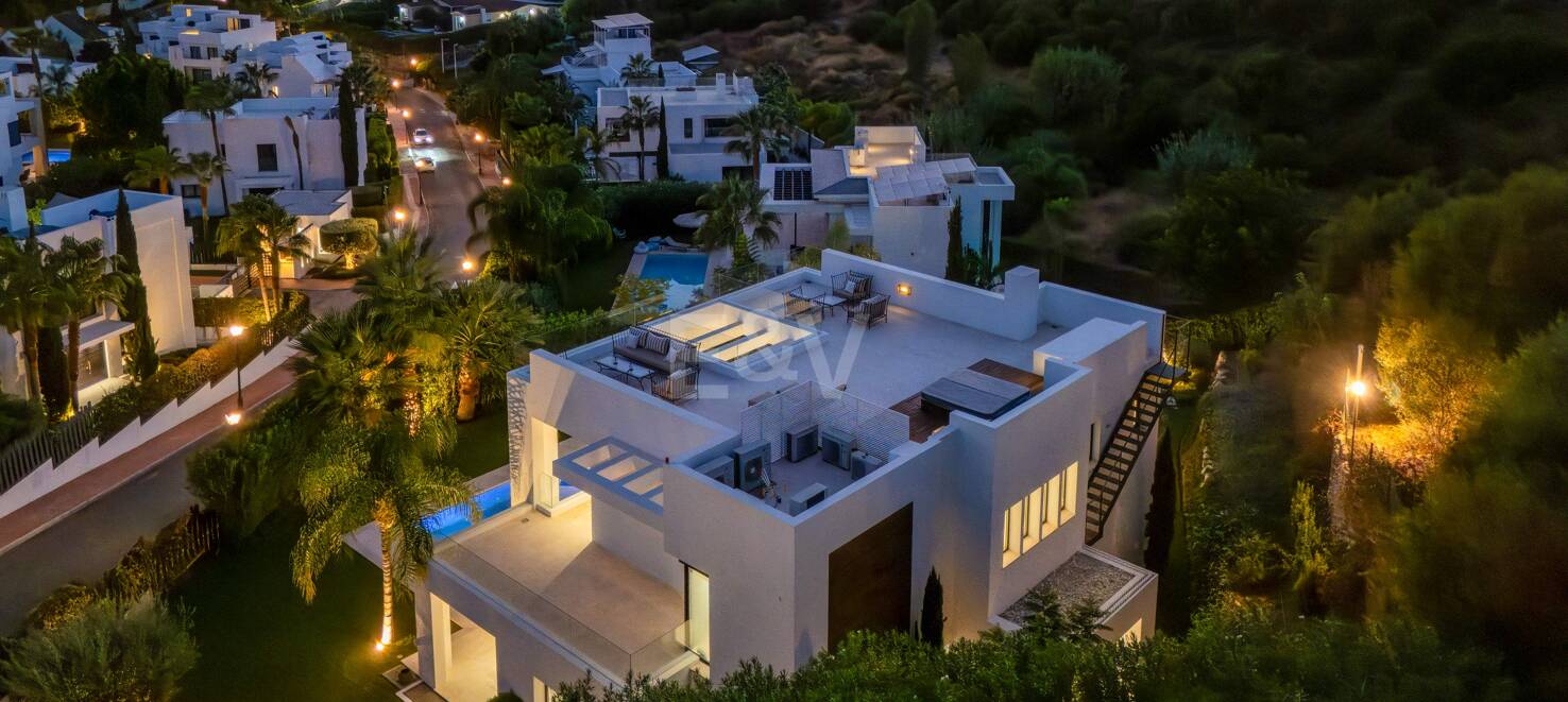 Moderne Villa mit atemberaubender Aussicht in geschlossener Wohnanlage