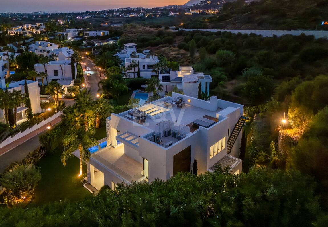 Villa contemporánea con impresionantes vistas en comunidad cerrada