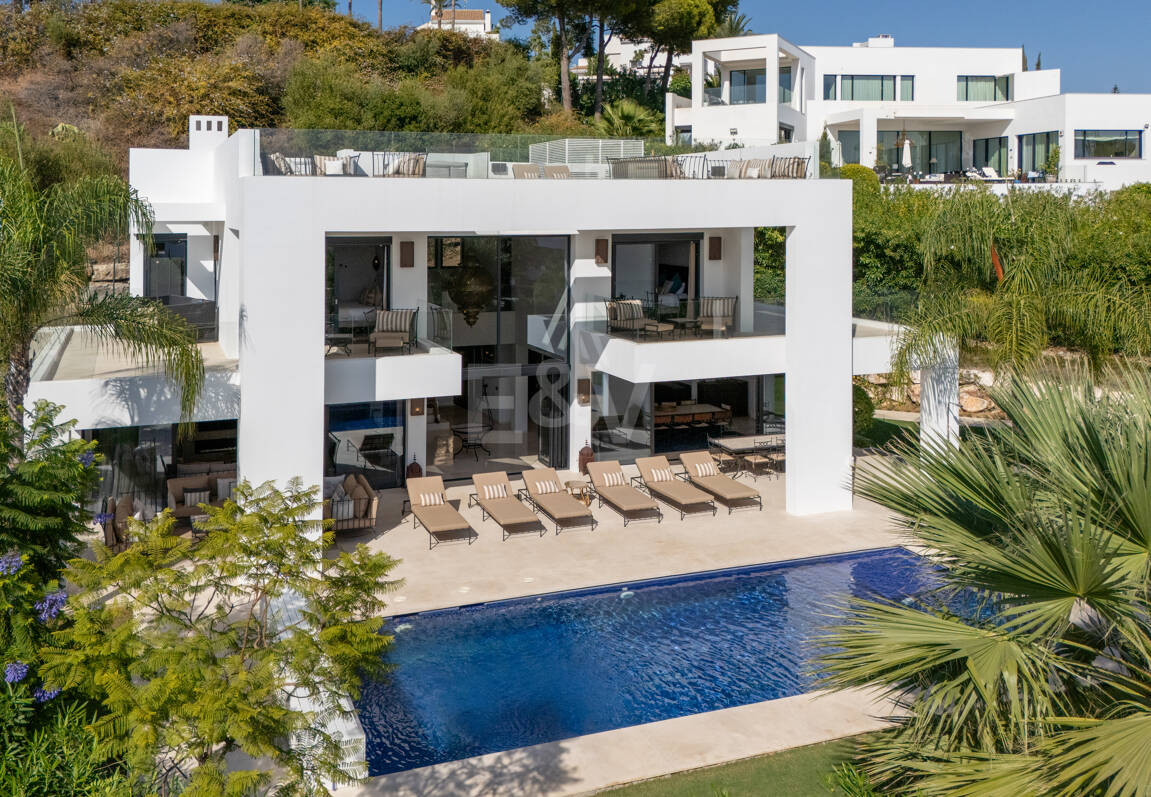 Villa contemporánea con impresionantes vistas en comunidad cerrada