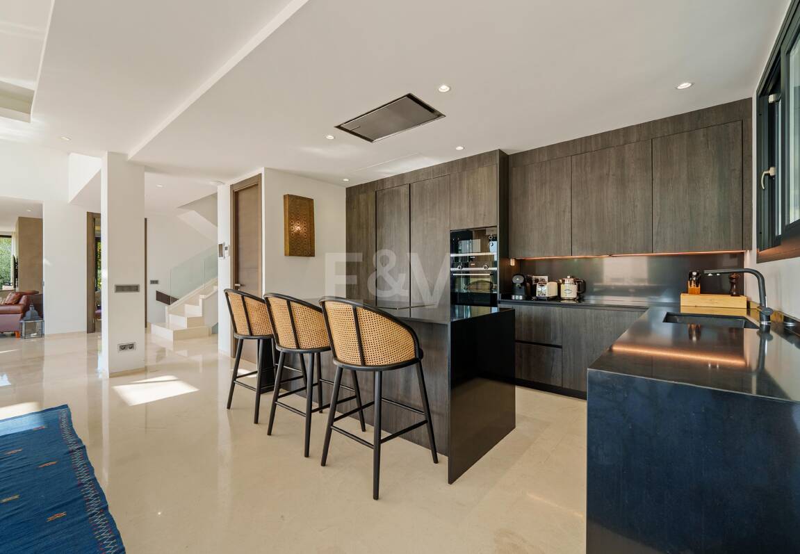 Villa contemporánea con impresionantes vistas en comunidad cerrada