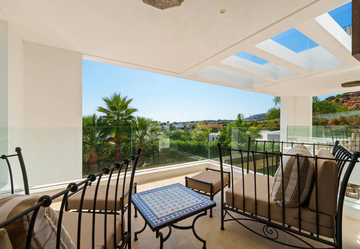 Villa contemporánea con impresionantes vistas en comunidad cerrada