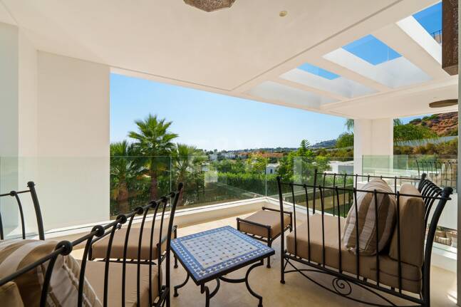 Villa contemporánea con impresionantes vistas en comunidad cerrada