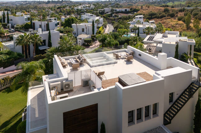 Villa contemporánea con impresionantes vistas en comunidad cerrada