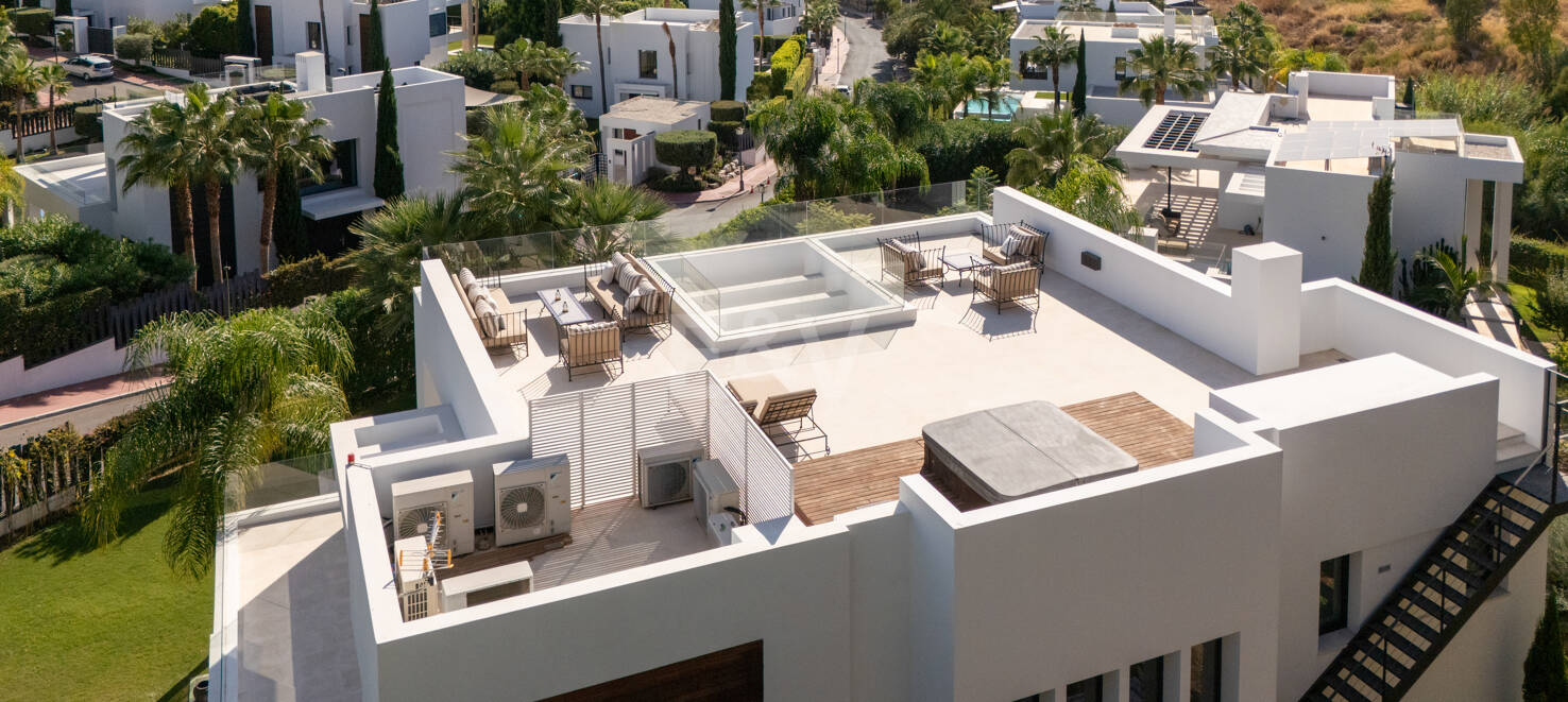 Moderne Villa mit atemberaubender Aussicht in geschlossener Wohnanlage