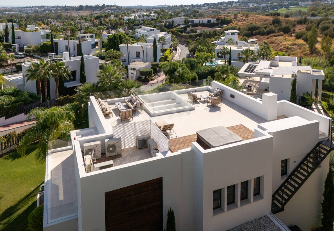 Villa contemporánea con impresionantes vistas en comunidad cerrada